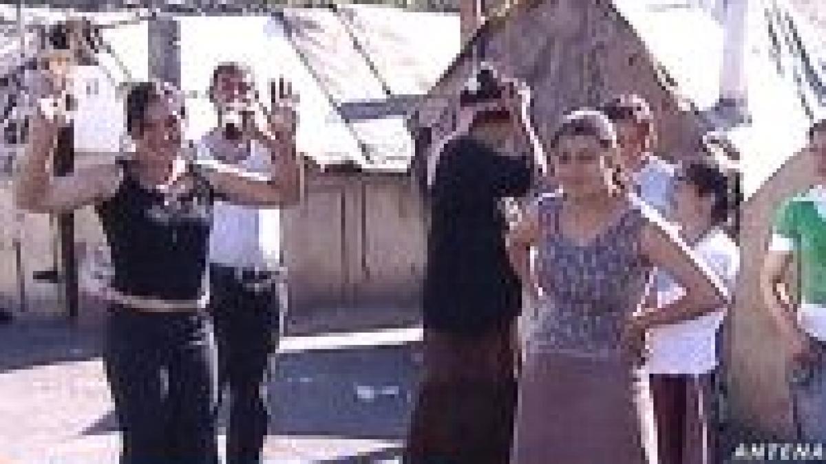 crucea rosie din geneva da bani pentru aducerea rromilor in romania