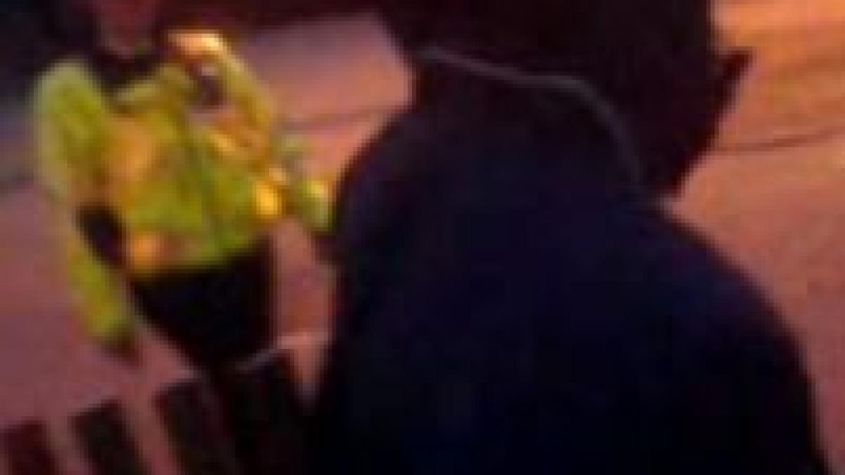 doua politiste britanice care au oferit tigari unor minori scapa nepedepsite video