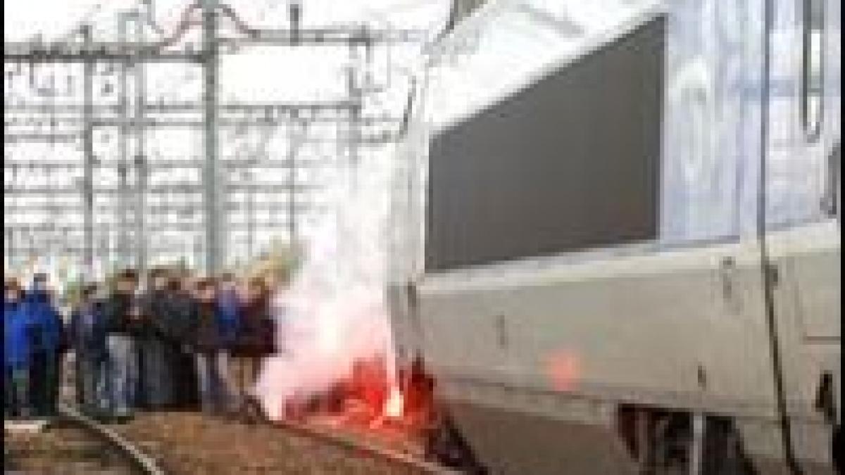 Greviştii din Franţa au sabotat TGV-ul