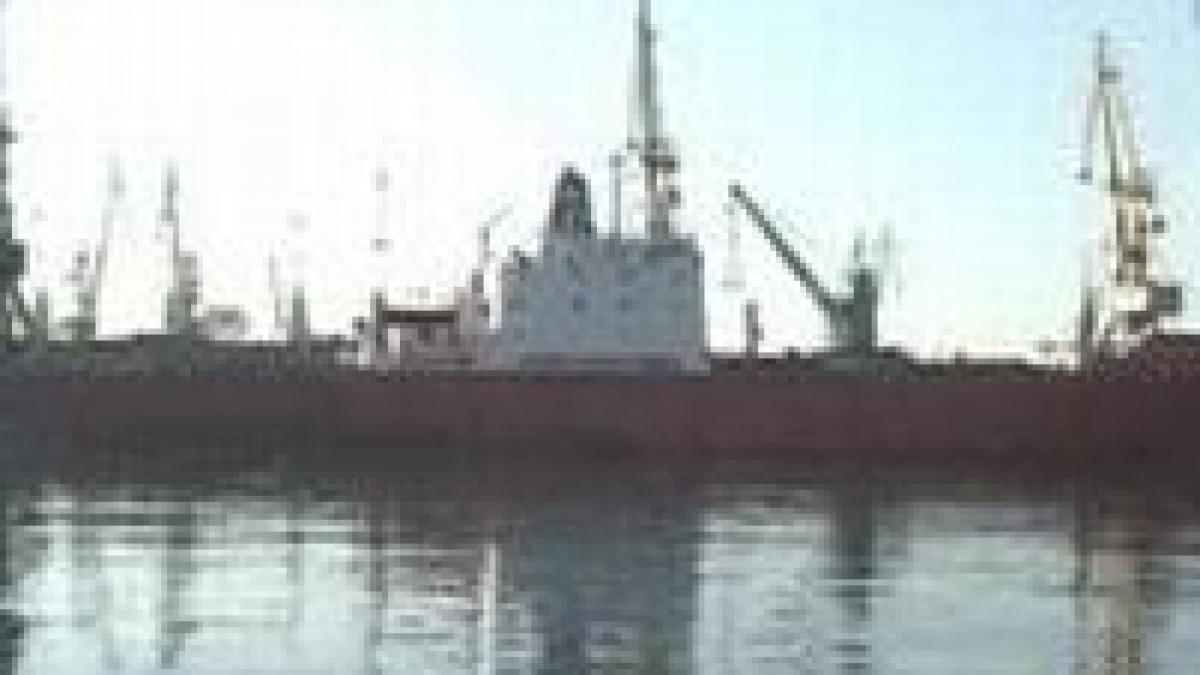 300 de angajati protesteaza in portul constanta