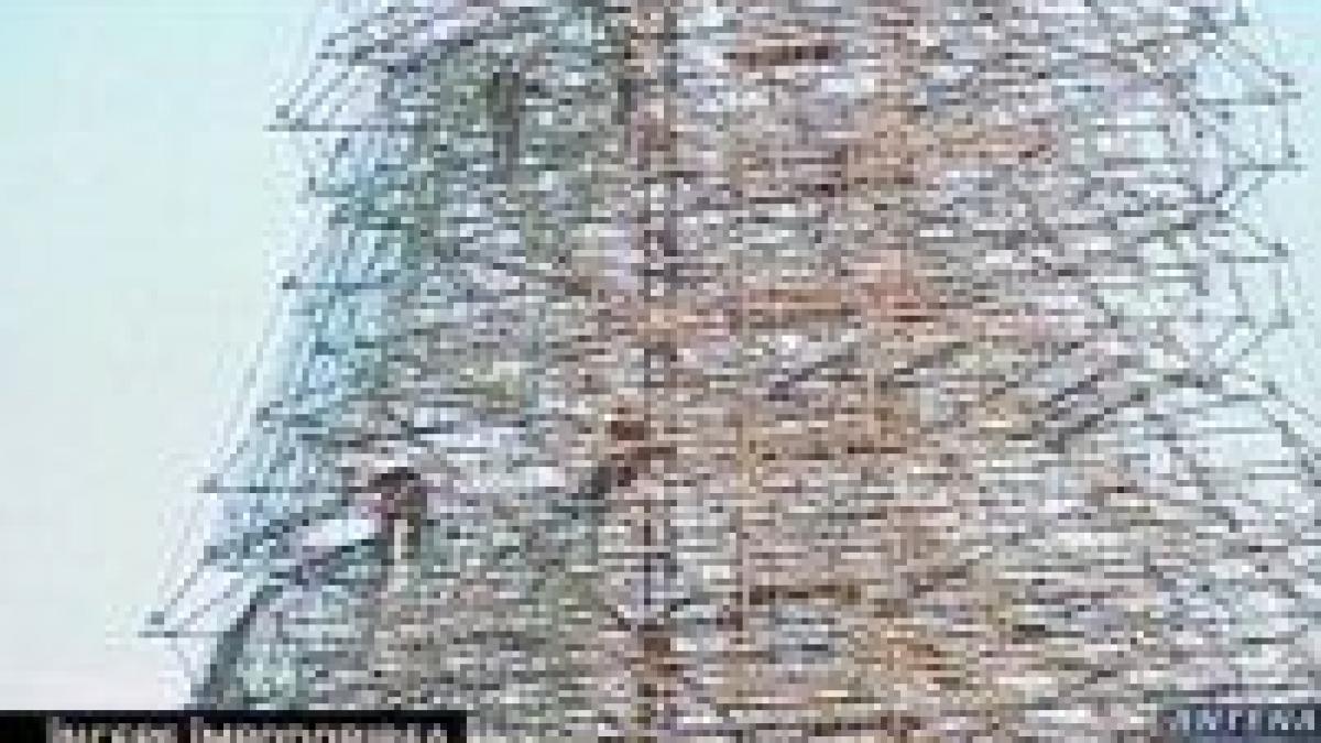 a inceput impodobirea bradului gigant din piata unirii