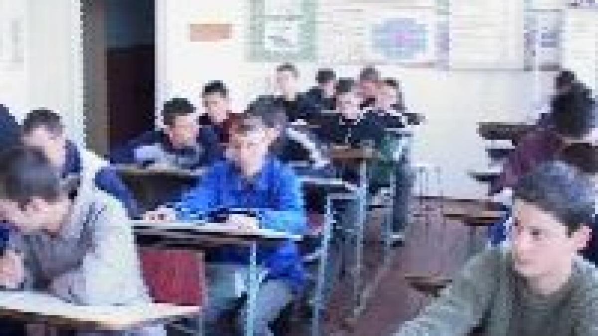 orarul in scolile cu sectii de votare ar putea fi modificat luni