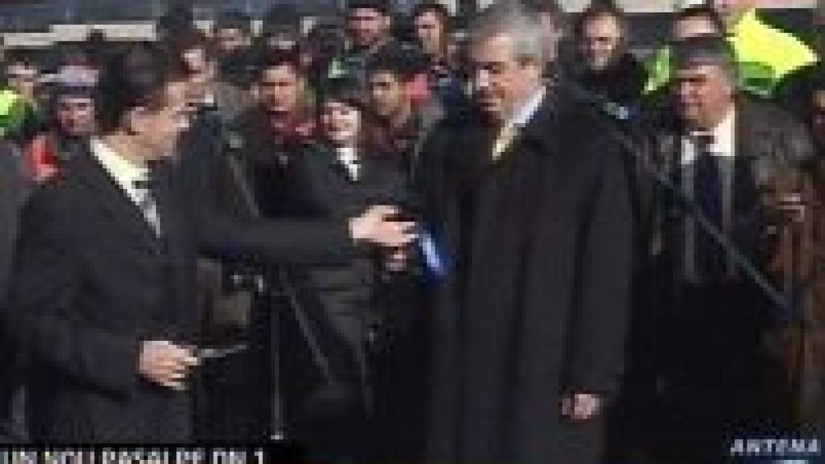 tariceanu traficul rutier e blocat din cauza regilor asfaltului
