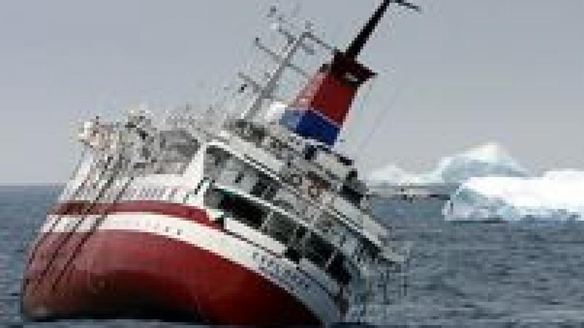 nava scufundata in oceanul antarctic toti cei 154 pasageri au fost salvati