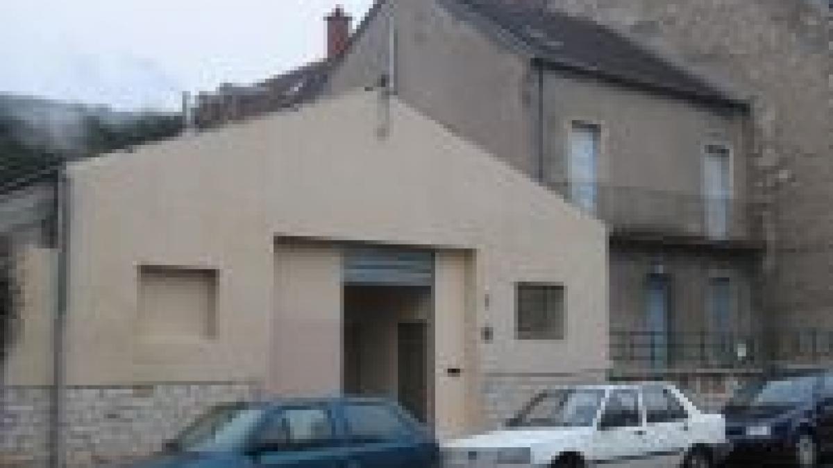 franta patru romani arestati in posibila asasinare a unui dentist