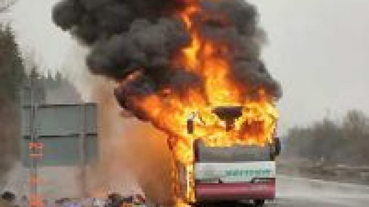 violente in spania un autobuz a fost incendiat