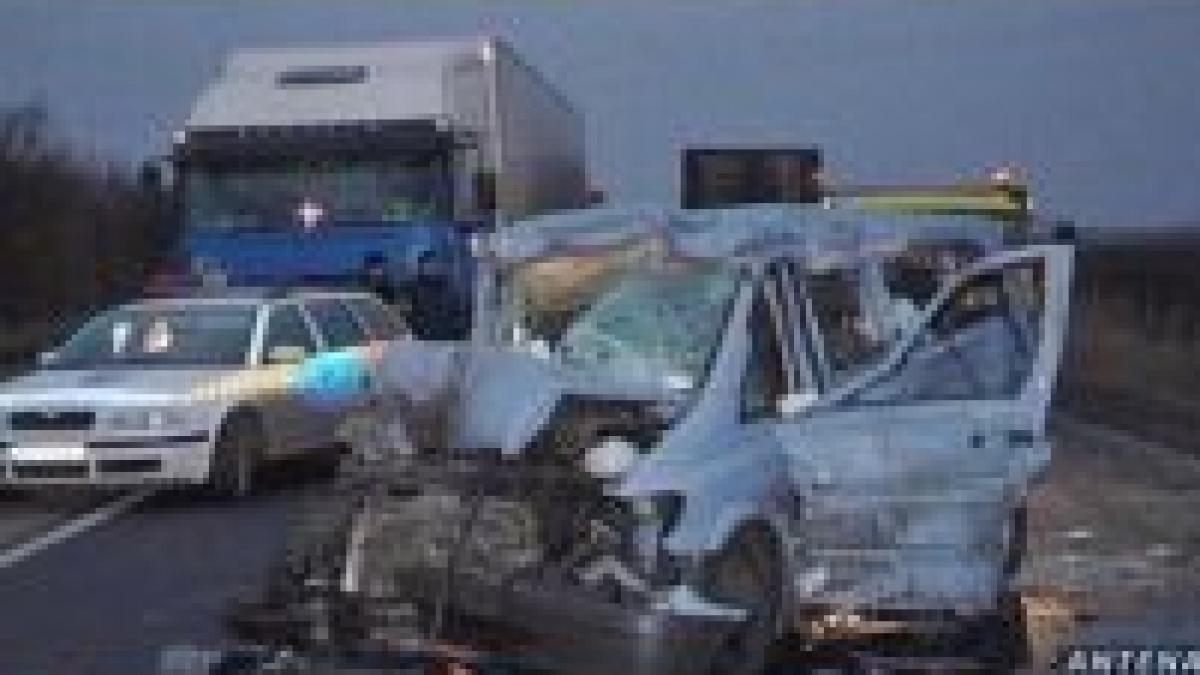 o femeie a murit si 7 romani au fost raniti intr un accident in ungaria galerie foto