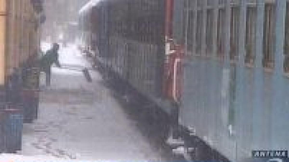 circulatia feroviara si rutiera blocate din cauza zapezii in brasov video