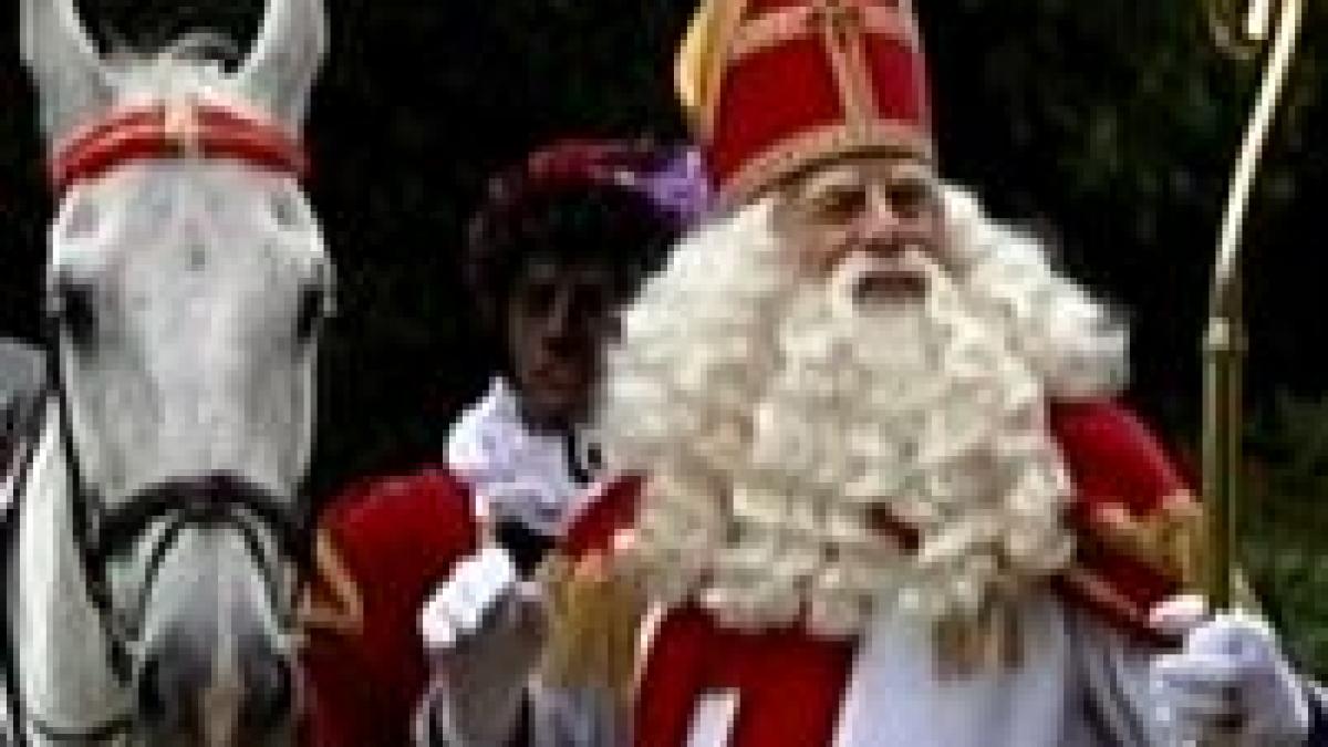 Moş Nicolae aduce daruri şi bucurie copiilor cuminţi
