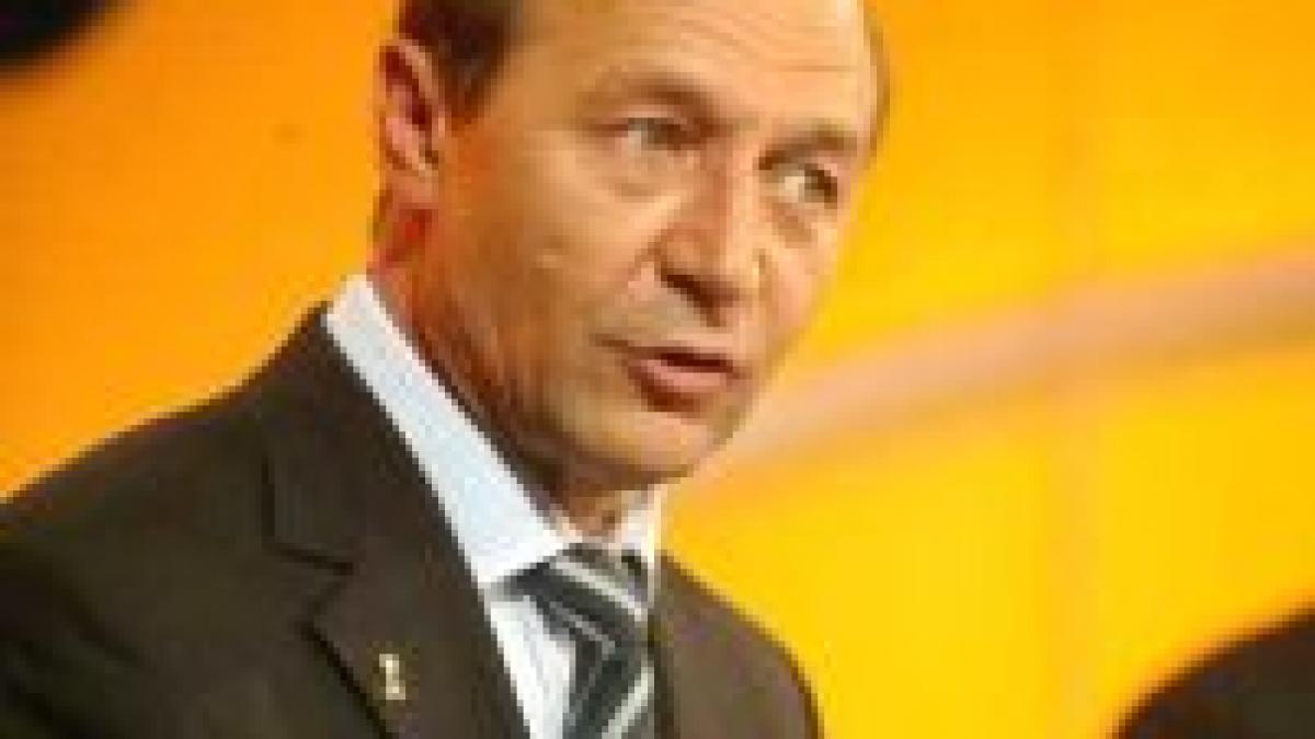 basescu a cerut demiterea urgenta a ministrilor chiuariu si pacuraru