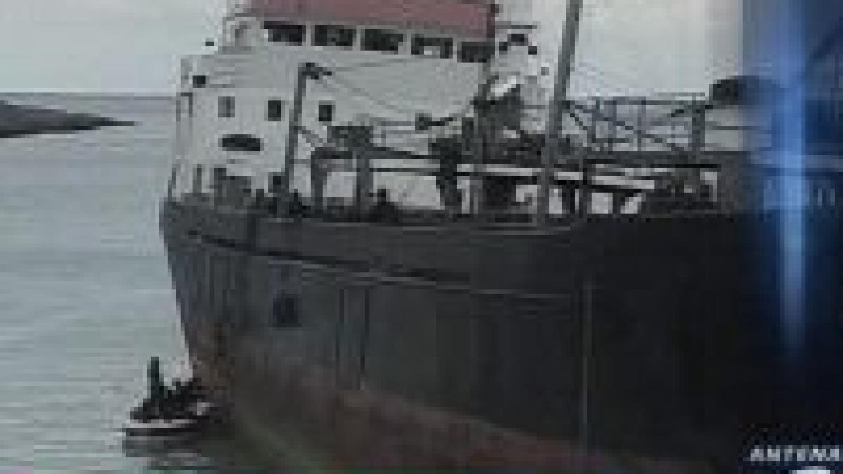 200 de imigranti salvati de pe un cargo care a esuat in creta