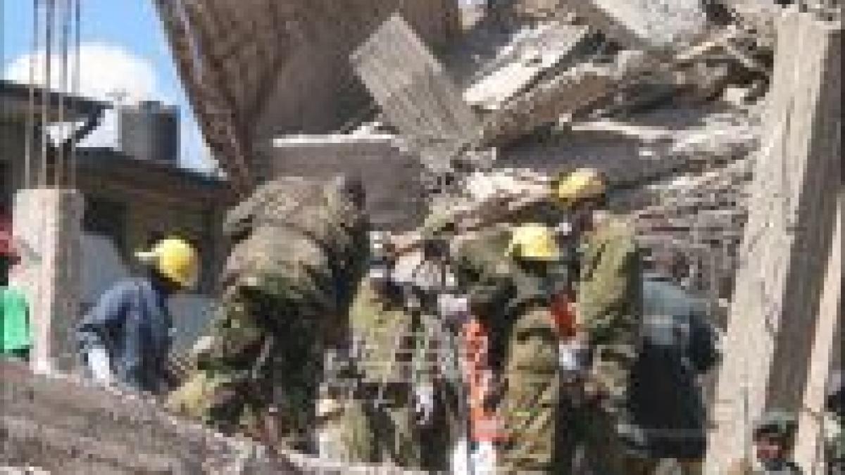 bangladesh prabusirea unei constructii a ranit mai multi muncitori