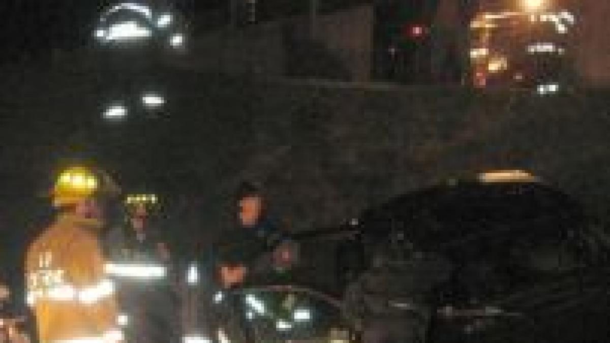 Acte de vandalism în Atena. Patru maşini diplomatice aruncate în aer 