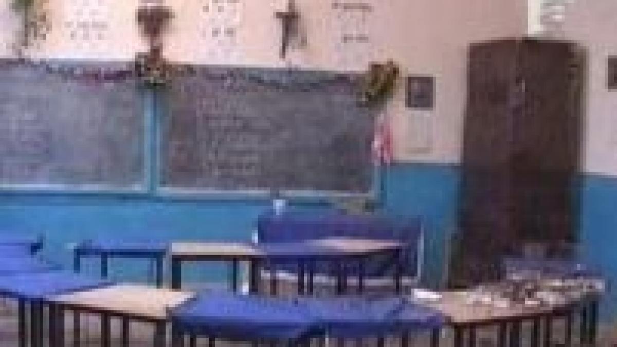 tavanul unei clase s a prabusit peste elevii unei scoli din teleorman video