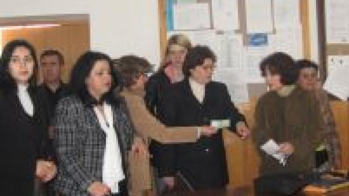 profesorii vor cel de al treisprezecelea salariu mai devreme