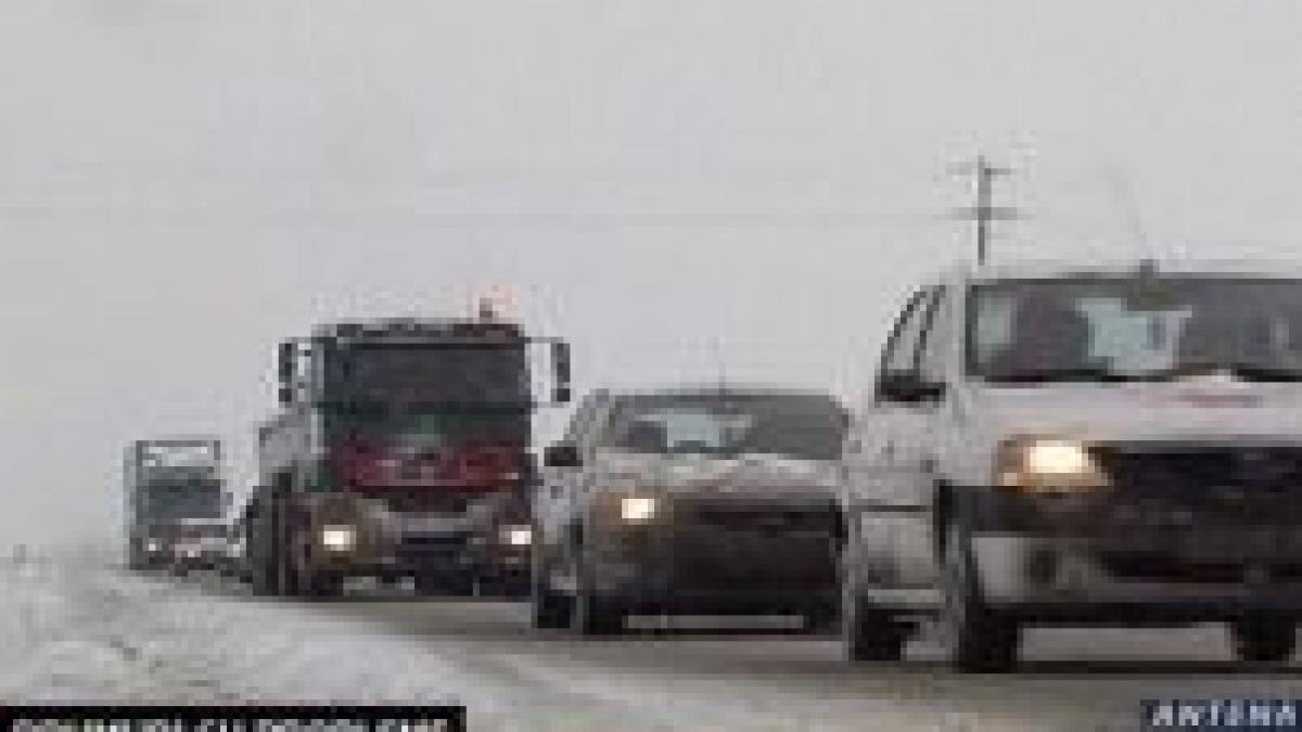 cosmar in trafic accidente si blocaje din cauza ninsorii