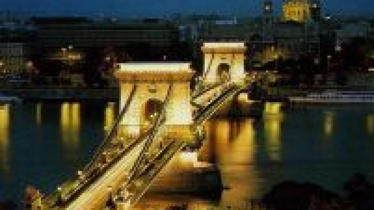 romanii au invadat mall urile din budapesta