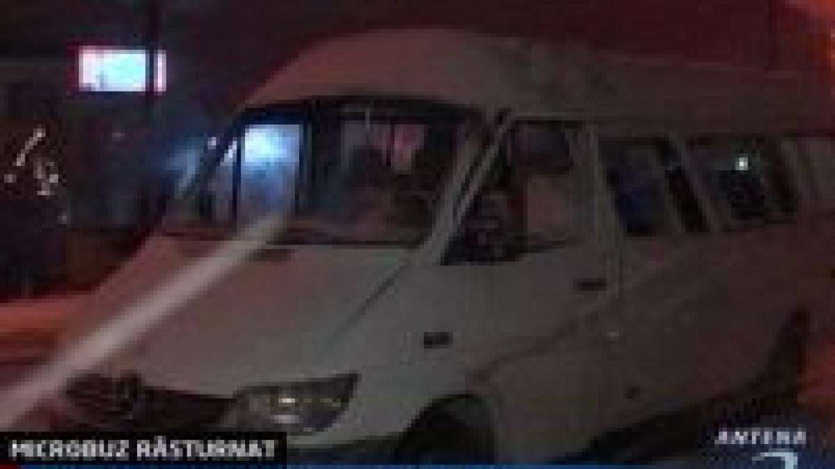un microbuz s a rasturnat la pitesti din cauza ninsorii si a poleiului video
