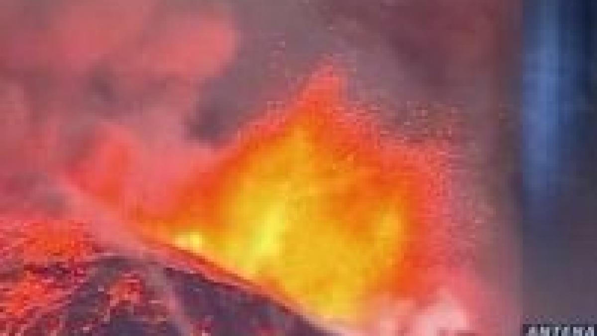 chile 700 de oameni au fost evacuati din cauza eruptiei unui vulcan video