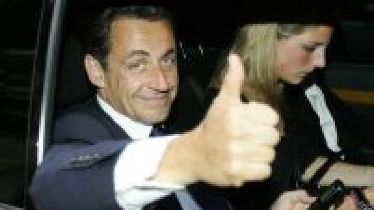 popularitatea presedintelui nicolas sarkozy este in scadere