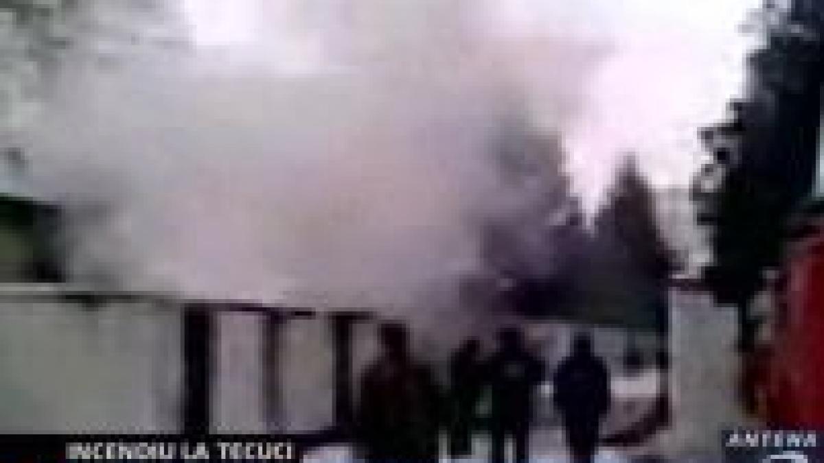tecuci un incendiu a mistuit patru module in care erau gazduiti sinistrati