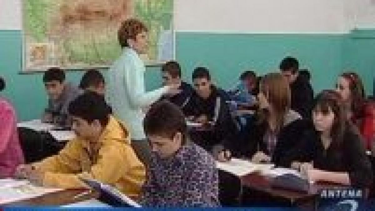 elevii se intorc la scoala dupa vacanta de iarna video