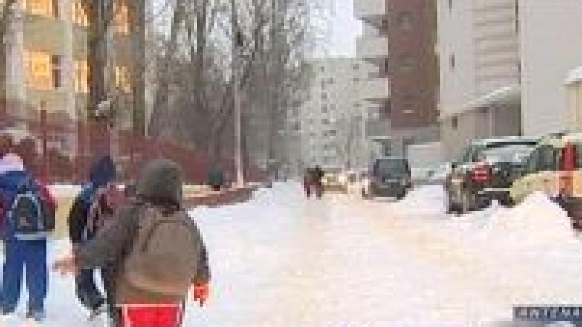 scoli inchise din cauza ninsorilor din vacanta de iarna