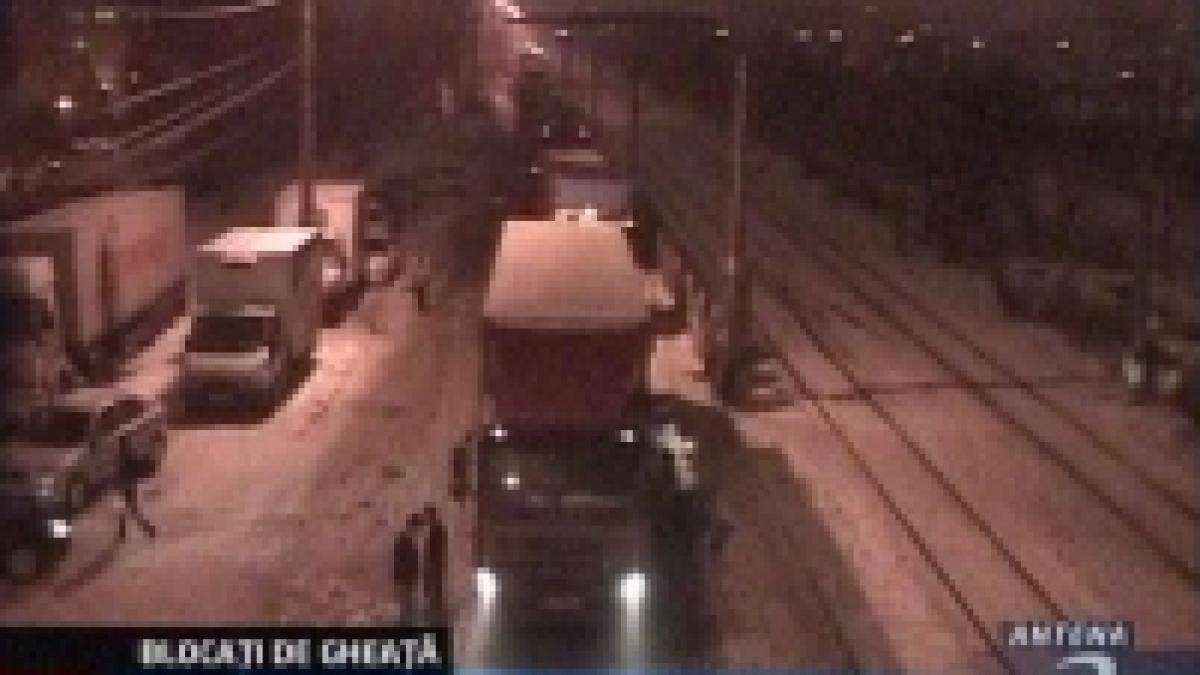 constanta zeci de tiruri blocate din cauza podurilor de gheata video