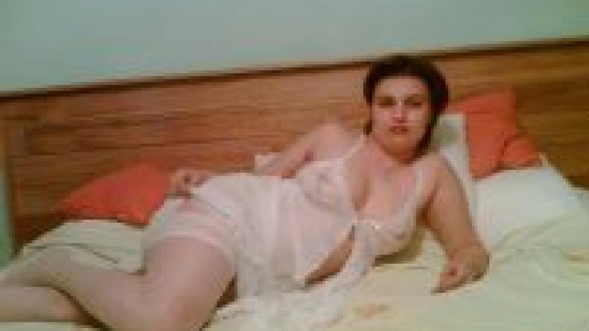 profesoara de romana in ipostaze sexy pe internet galerie foto