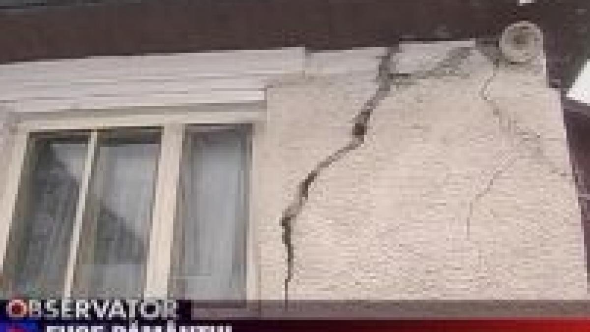 40 de case dintr un sat clujean sunt in pericol de prabusire video