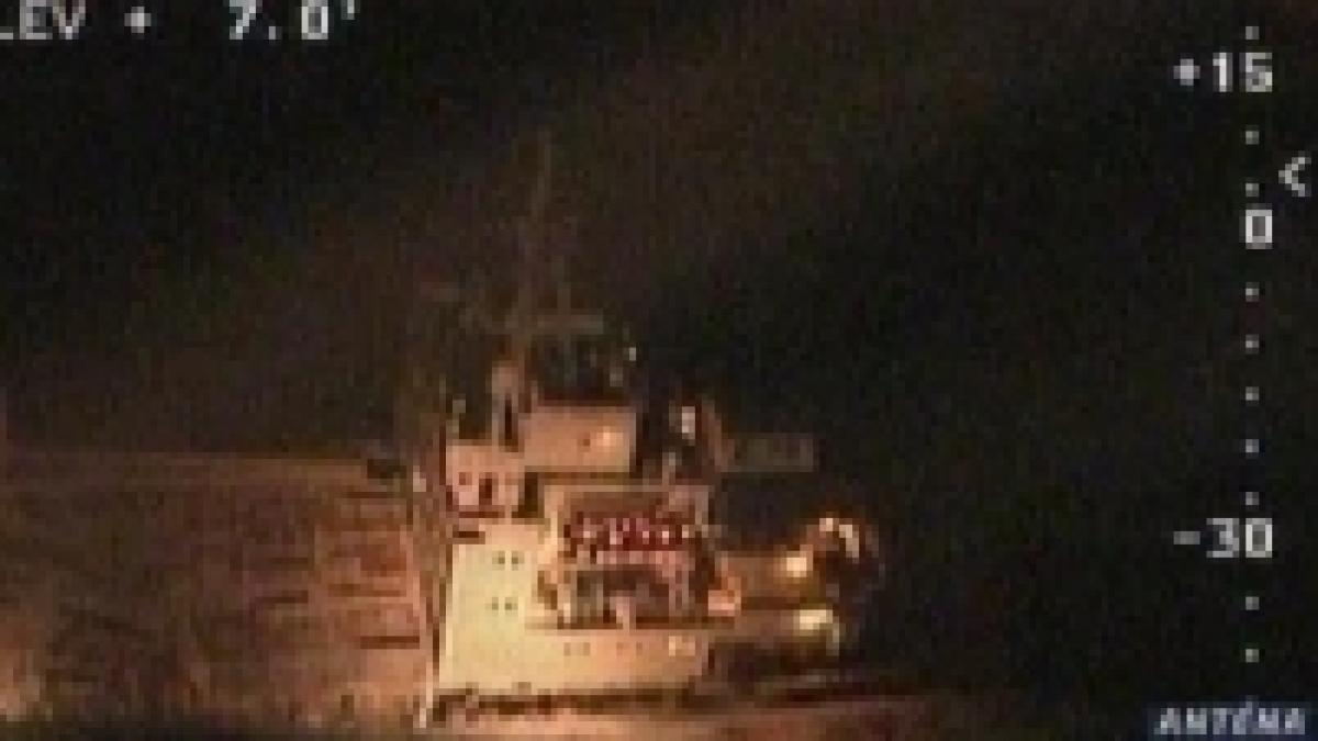 echipajul unei nave care se scufunda salvat in ultima clipa galerie foto