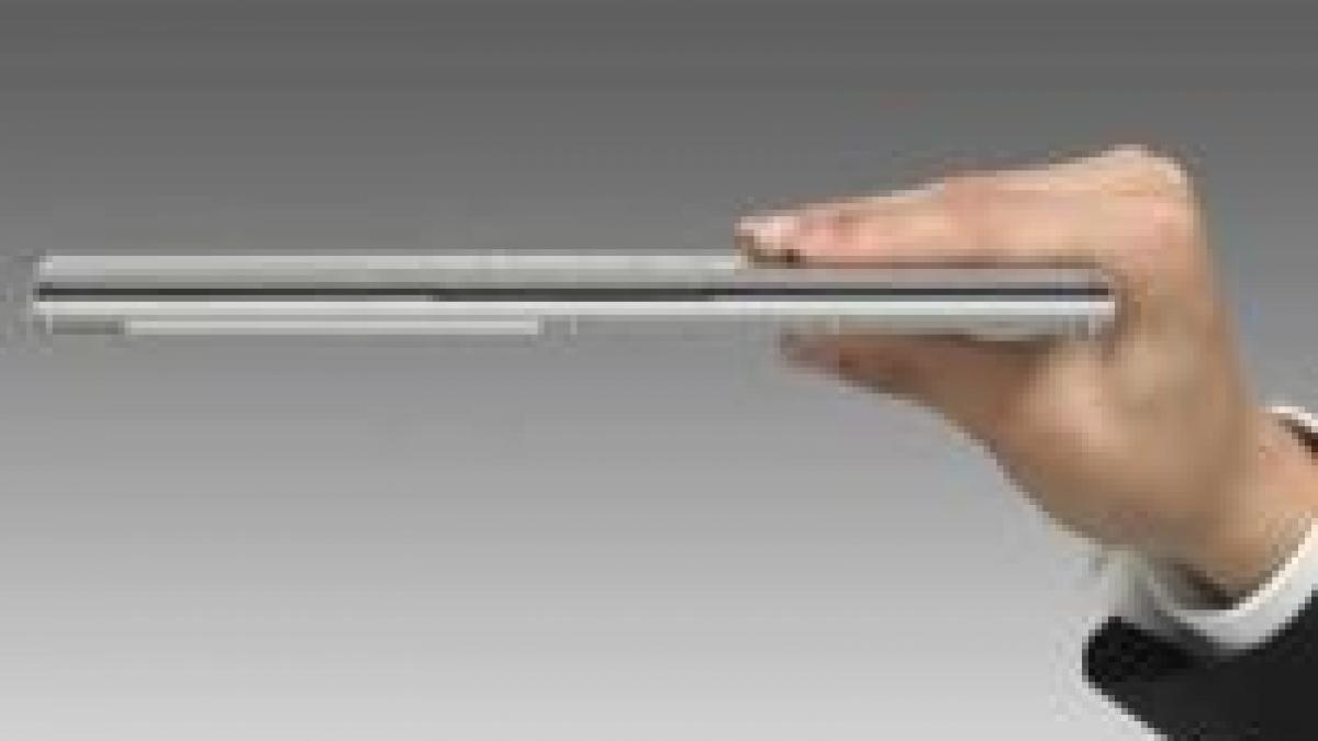 toshiba a lansat portege r500 cel mai usor laptop din lume foto si video