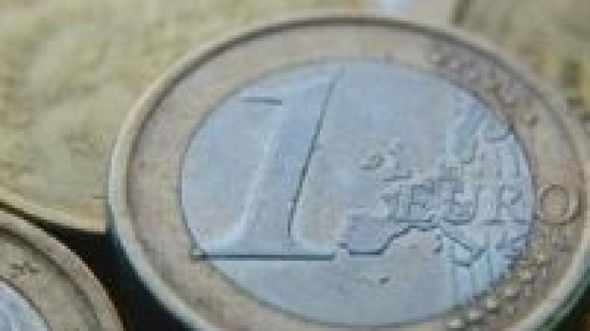 leul continua sa se deprecieze 1 euro 3 7044 lei