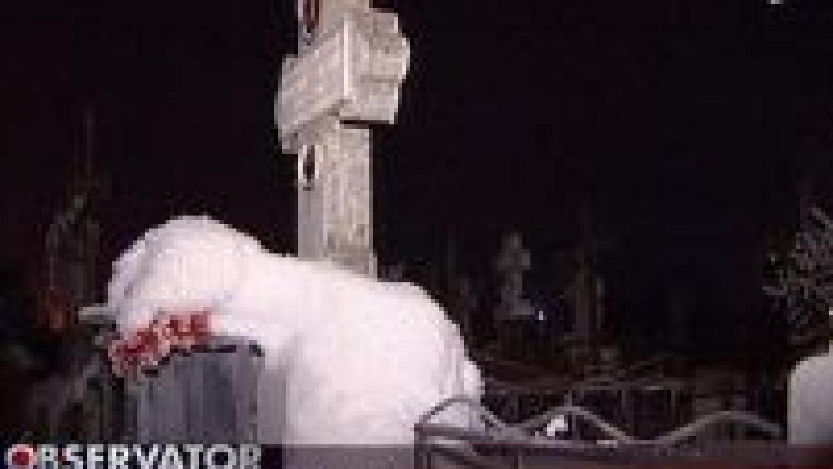 socant groparii vand schelete umane din cimitire video