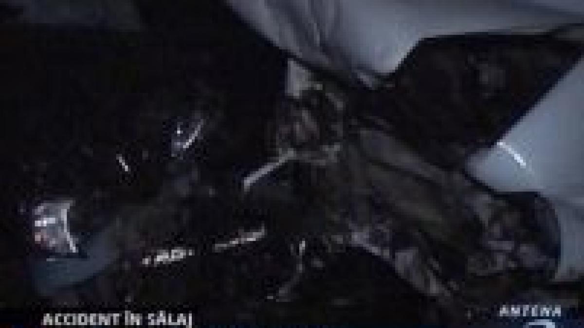 salaj o masina a intrat frontal intr un microbuz un pasager a decedat