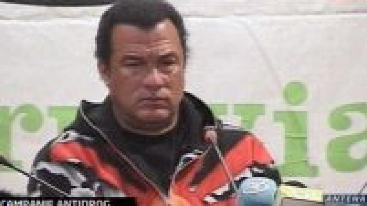 actorul steven segal face campanie antidrog in romania video