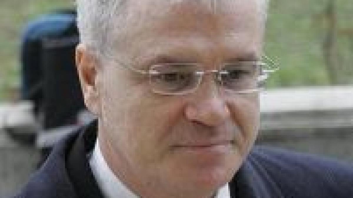 deputatul nicolicea arunca cu euro in jurnalisti