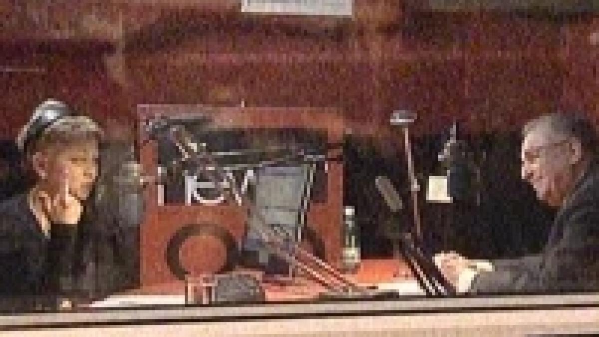 iliescu dansand la news fm ca presedinte ma intalneam saptamanal cu premierul video