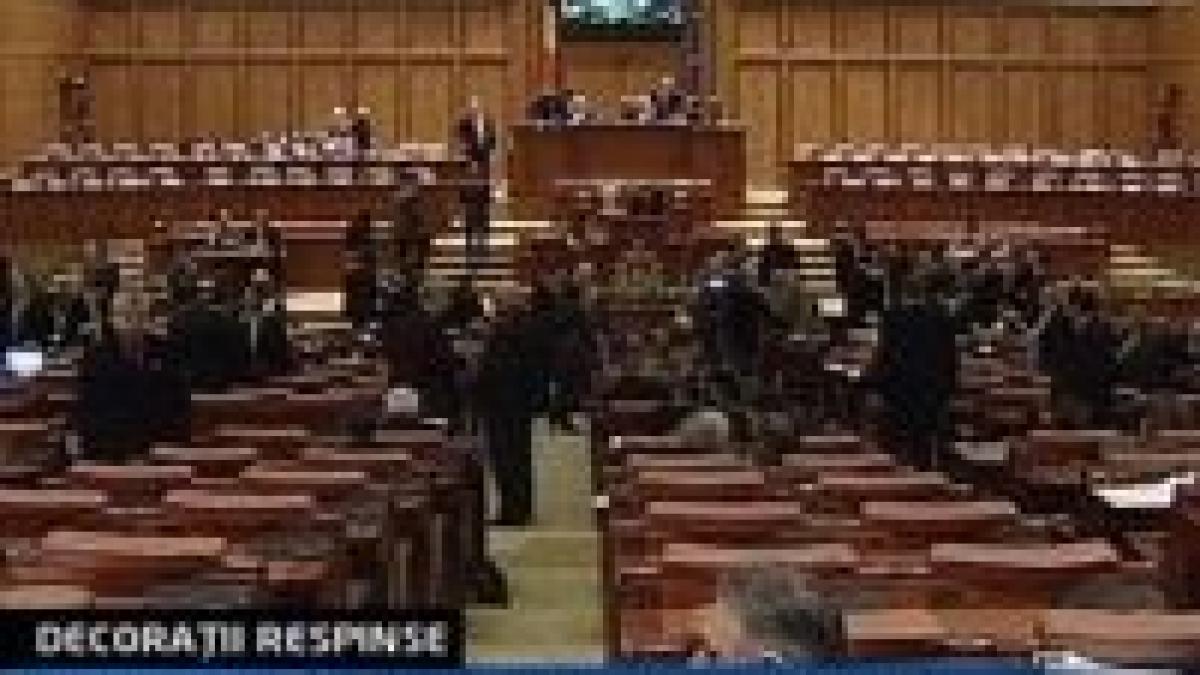 deputatii romani au interzis la decoratii