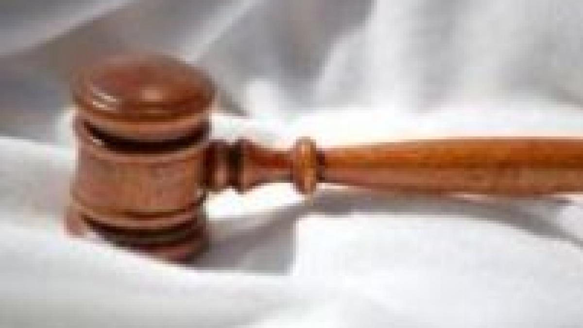 6 din cei 9 judecatori ai curtii constitutionale au legatura cu fsn