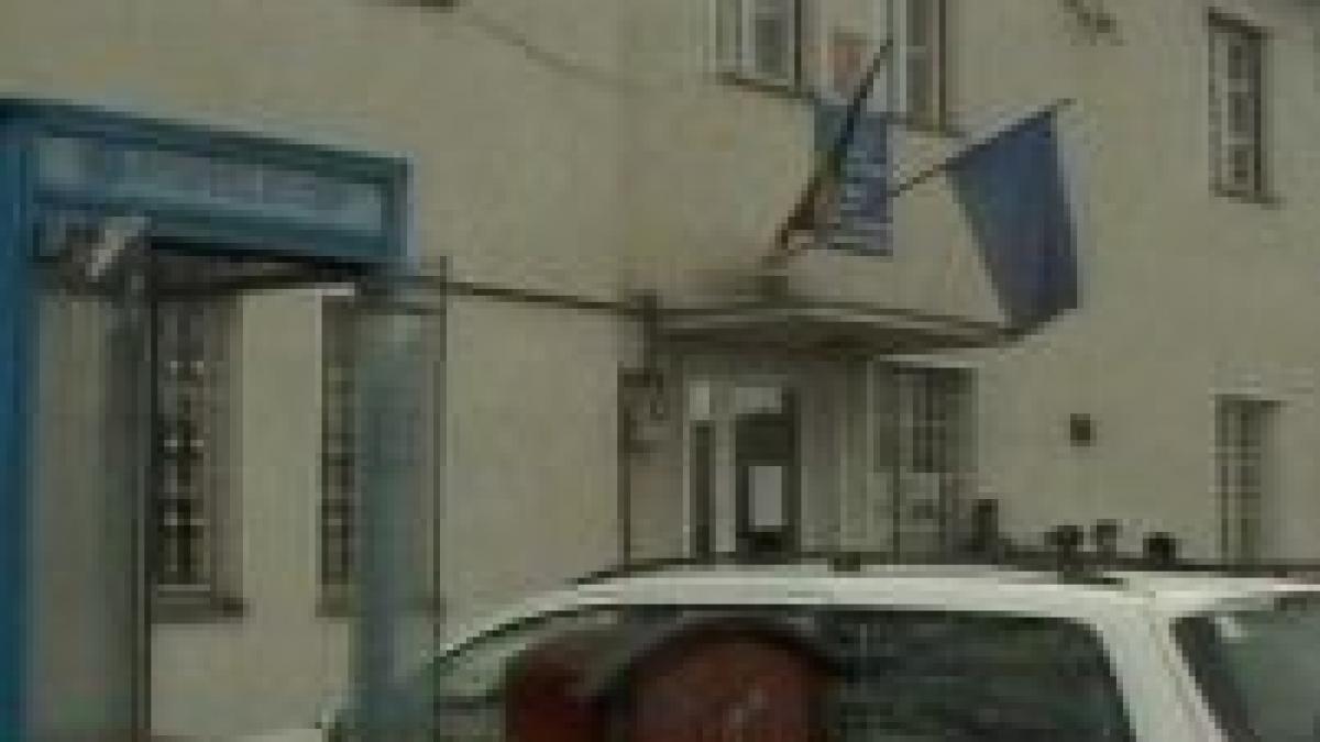 mures primaria din sangeorgiu a fost jefuita