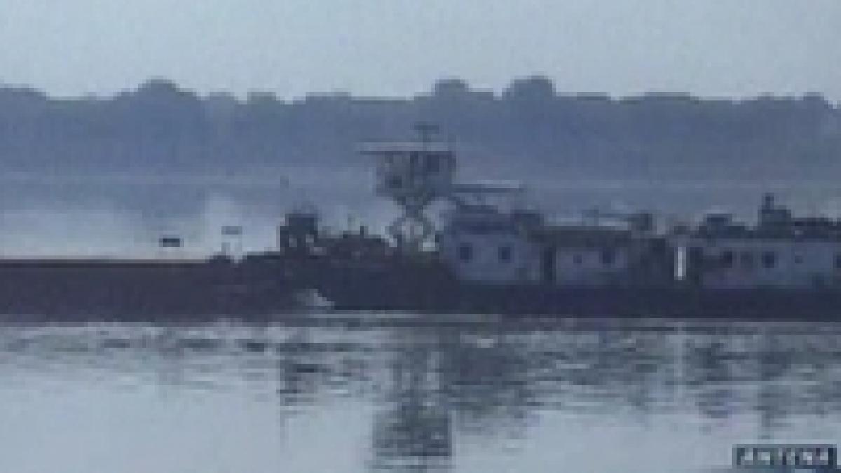 dunarea poluata cu petrol in zona portile de fier