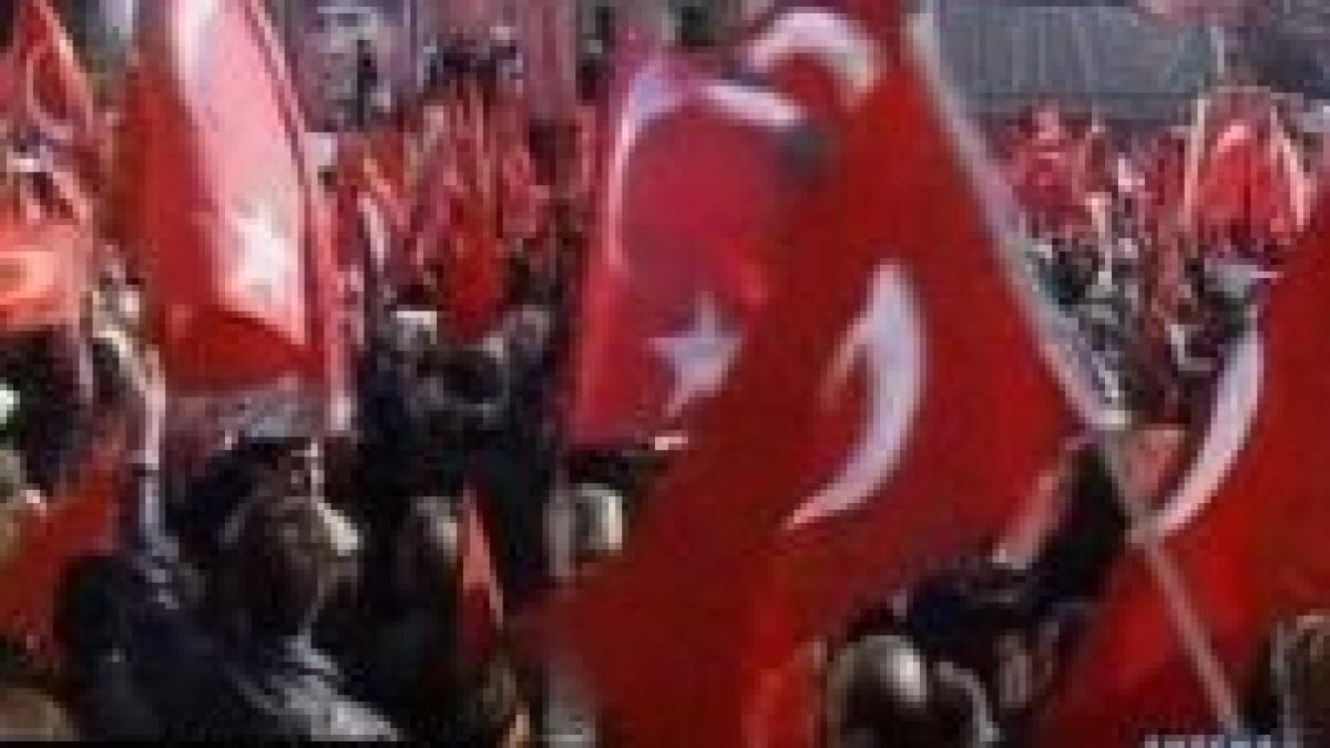 turcia proteste de amploare fata de purtarea valului islamic