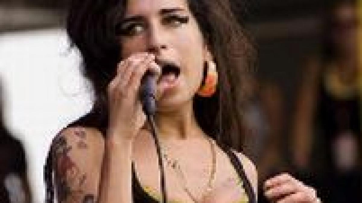 premiile grammy amy winehouse a castigat 5 trofee