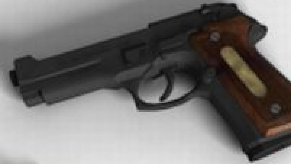 militarii care au arma la munca au voie sa o poarte si in timpul liber fara permis