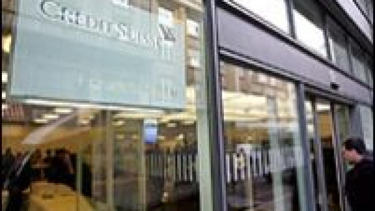 credit suisse suspenda activitatea unor traderi banuiti de frauda
