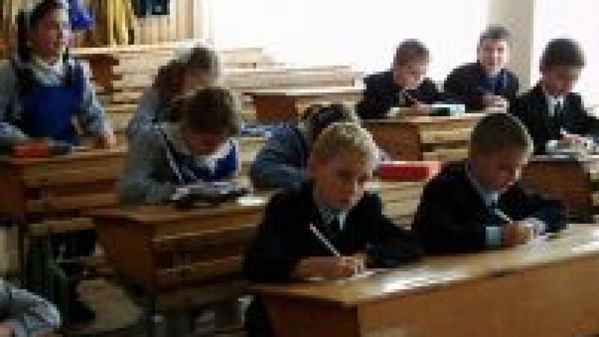 elevii din 13 judete au intrat in greva japoneza