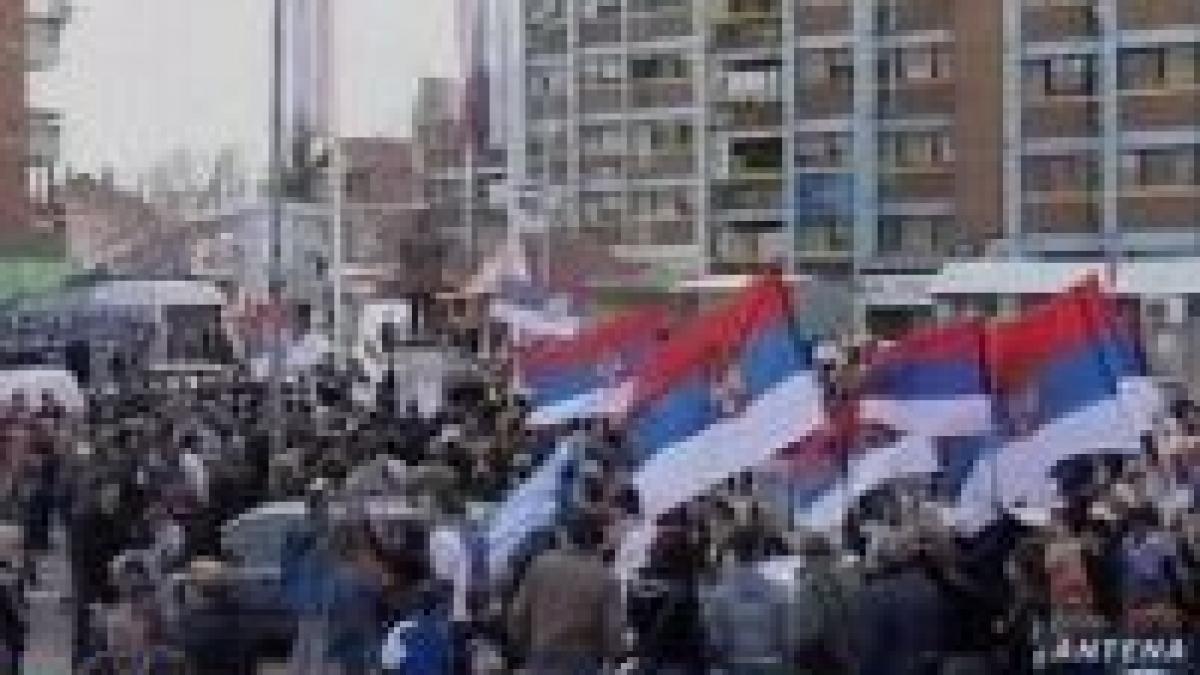 mii de sarbi s au adunat la mitrovica pentru o noua demonstratie de protest