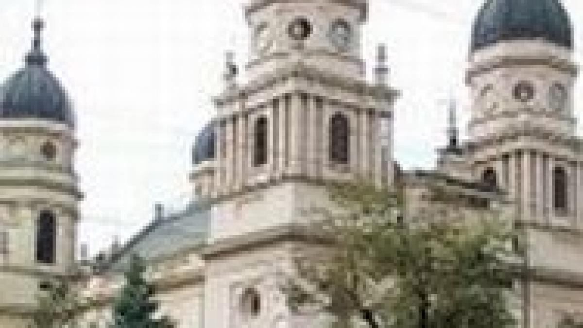 scaunul de mitropolit al moldovei si bucovinei disputat de doi candidati