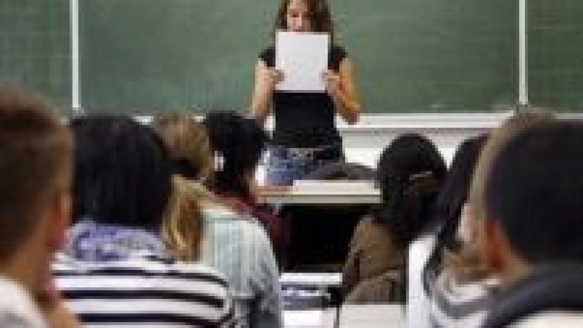 pactul pe educatie elena basescu si subiecte extrase din revistele pentru adulti